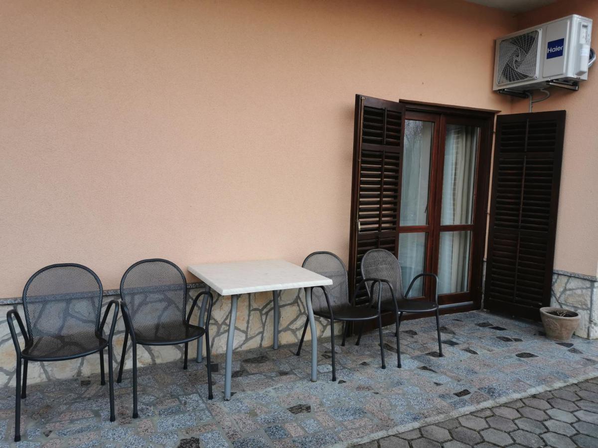 Apartman Martina Lägenhet Kršan Exteriör bild